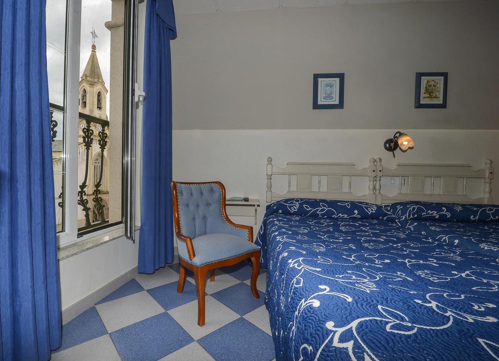 Hostal Linares Ribadeo Exterior foto