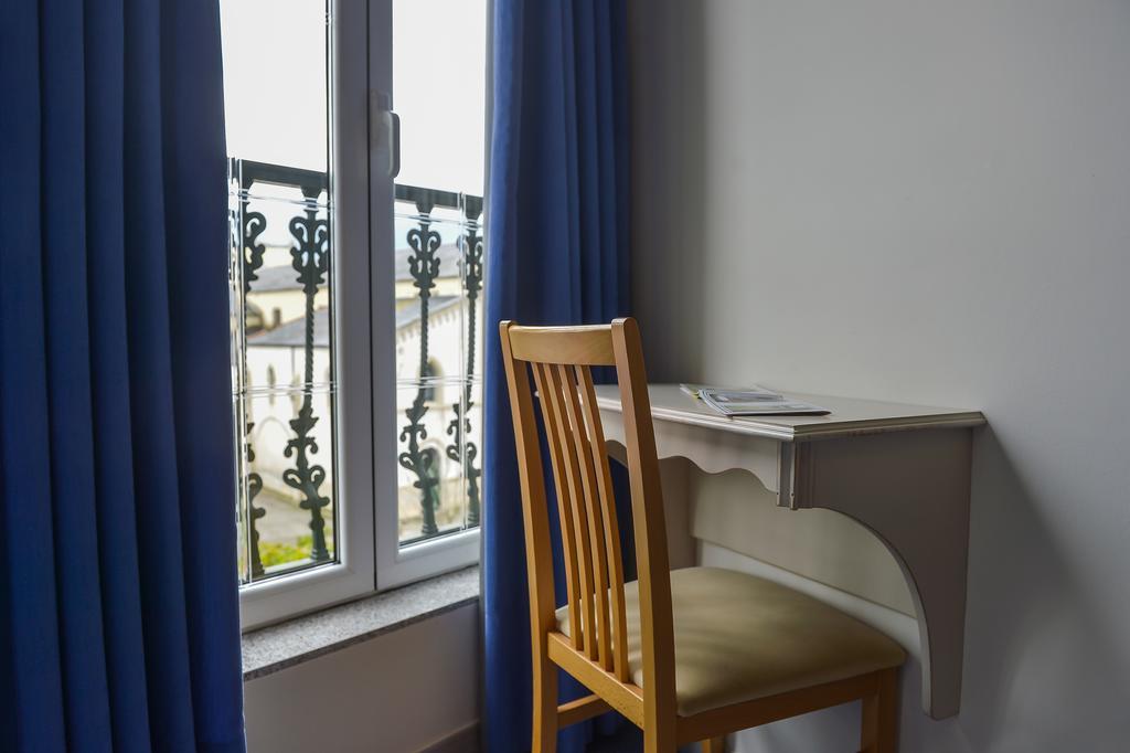 Hostal Linares Ribadeo Exterior foto