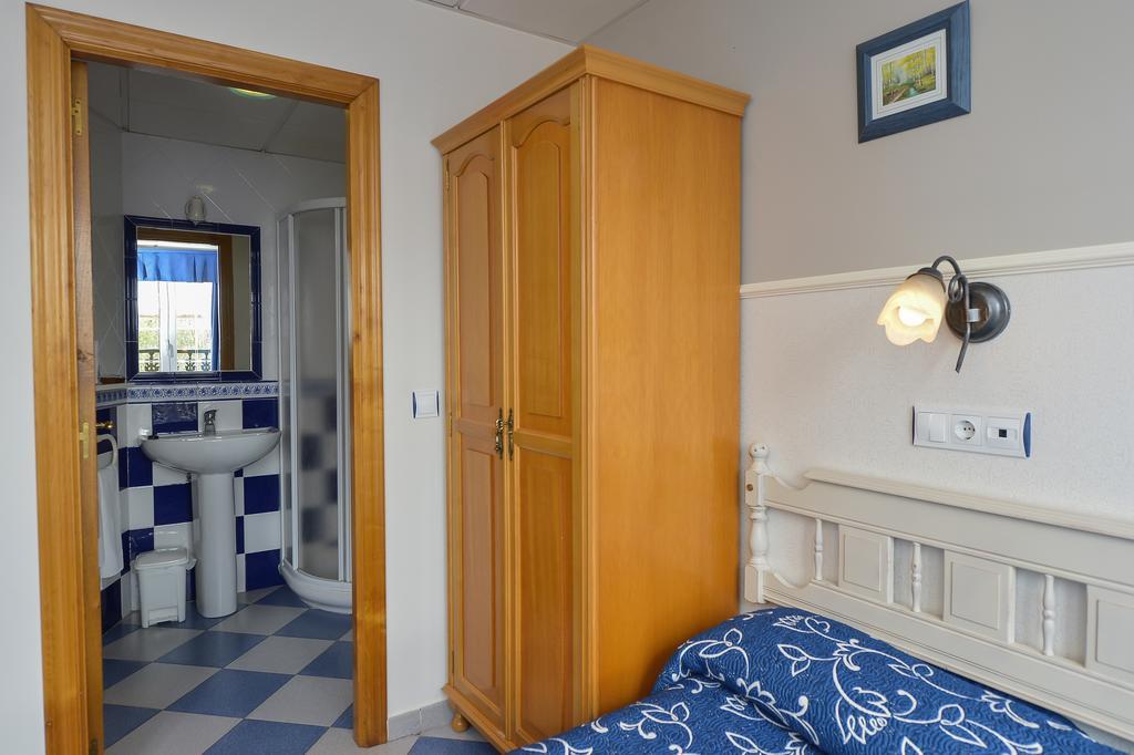 Hostal Linares Ribadeo Exterior foto